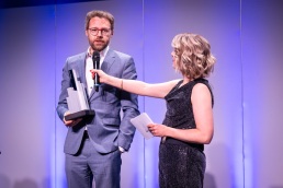 20240418_Awards24_Gala_12_BesterImpactInvestor_021