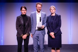 20240418_Awards24_Gala_12_BesterImpactInvestor_024